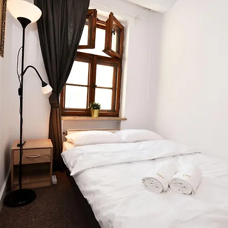 Dukes Aparthostel - Prywatne Hostel *